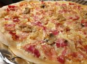 Una foto de pizza carbonara
