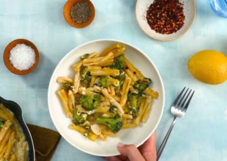 How to Prepare Appetizing Pasta with Charred Broccoli, Feta, and Lemon