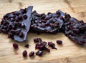 Una foto de Barras de chocolate con granadas