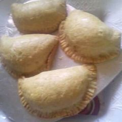 A picture of Crunchy meat pie.