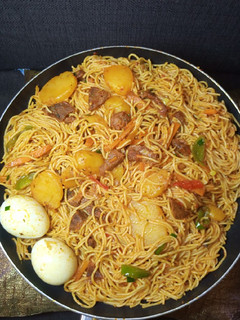 A picture of Fried spaghetti and potatoes.