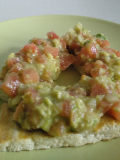 Una foto de Tofu con guacamole