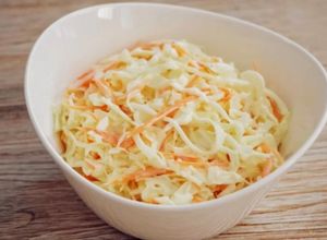 Foto principal de Ensalada de col sencilla (Coleslaw)