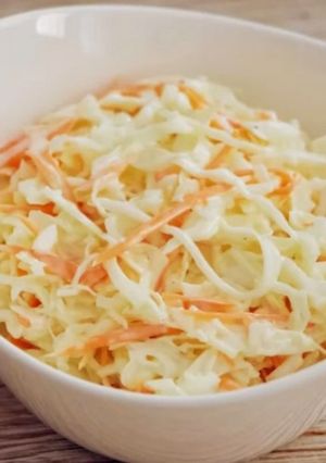 Una foto de Ensalada de col sencilla (Coleslaw)