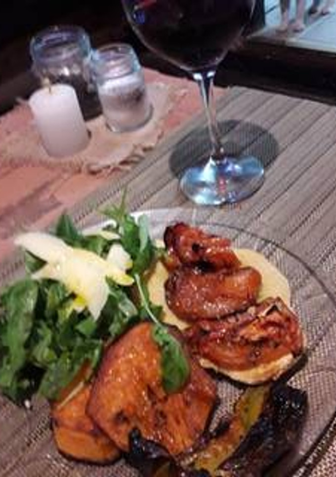 Una foto de Milanesa de pollo con verduritas asadas