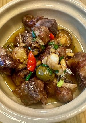 Hình của món Sườn om mắm sấu.