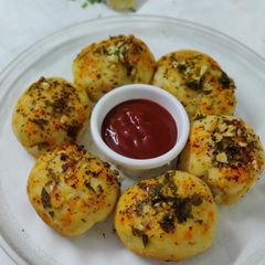 A picture of Garlic bread buns.
