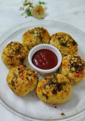 A picture of Garlic bread buns.