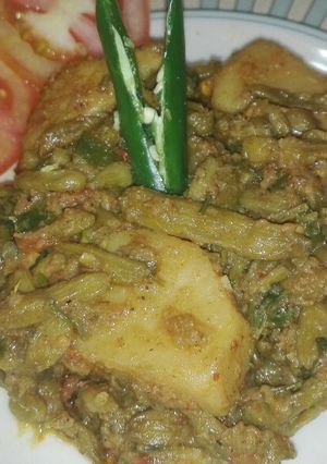 A picture of Moongre (Radish Pod) Aaloo.