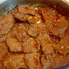 A picture of Saucy steak.
