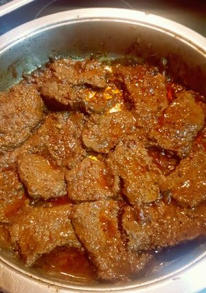 A picture of Saucy steak.
