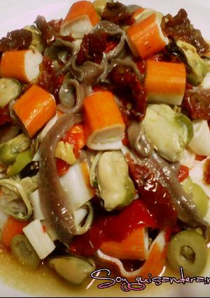 Foto principal de Ensalada de piquillos con frutos de mar