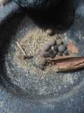 Polvo de las siete especias para sazonar recién molido con sal de mar las Correa. México