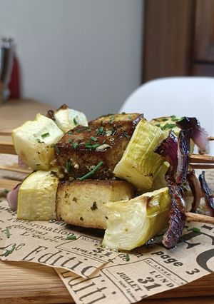 Une photo de 🔥Brochettes de tofu fumé sauce moutarde
