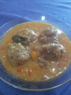 Una foto de So'o apua (albóndigas de carne)