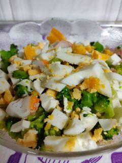 Una foto de Ensalada de pasta y brócoli