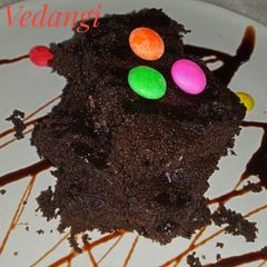 A picture of Oreo and Cranberry Brownie.