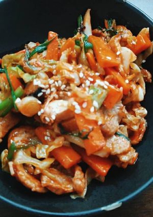 รูปของ เชยูกโผกกึม (หมูผัดซอสโคชูจัง)