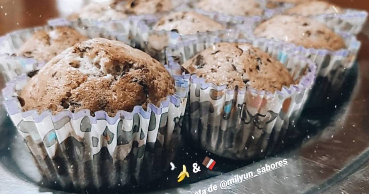 Muffins exprés de banana y chocolate Receta de Micaela Borquez Marich