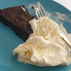 A picture of Kladdkaka (Swedish chocolate cake).