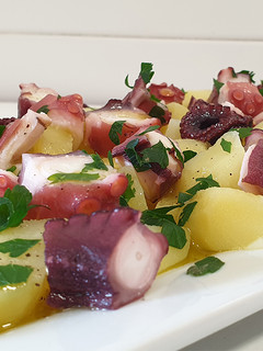Una foto de Ensalada de pulpo y patata