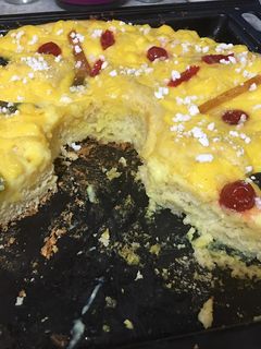 Una foto de Roscón relleno con crema pastelera. Una bomba!!!! de placer... jajaaa!!