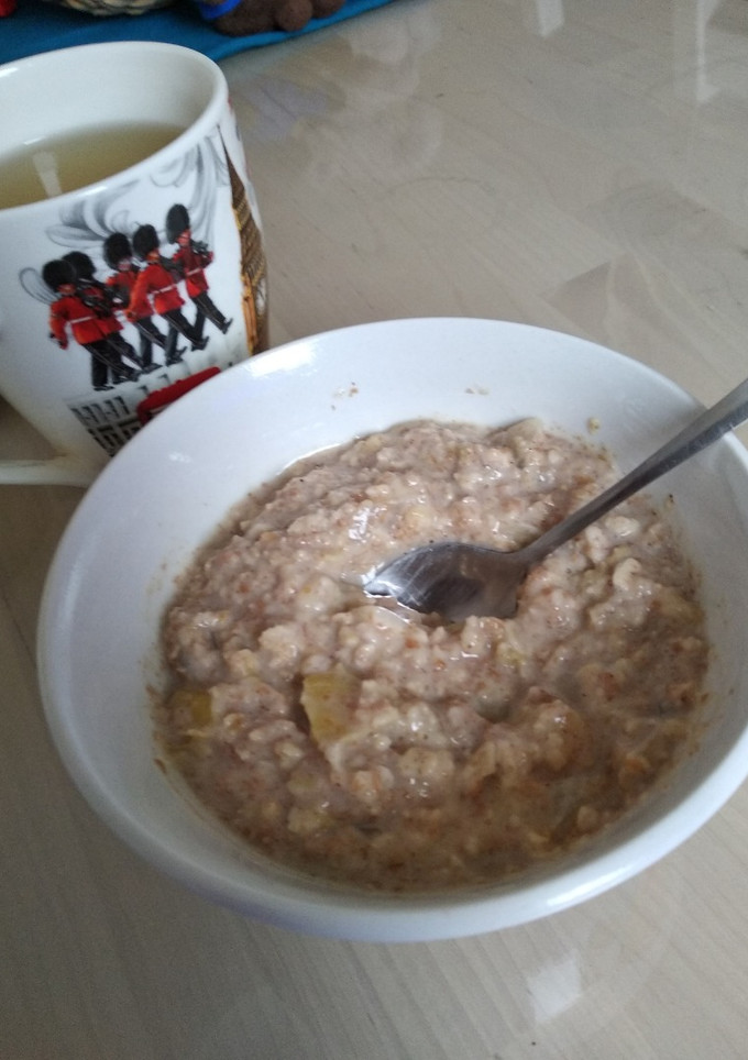 Una foto de Porridge con manzana y garam masala