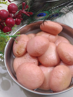 रसगुल्ले (Rasgulle recipe in Hindi) रेसिपी मुख्य फोटो