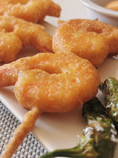 Una foto de Brocheta de Buñuelos de Langostinos