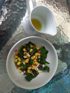 Una foto de Ensalada de espinaca con tocino