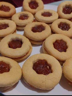 Una foto de Galletas rellenas con mermelada