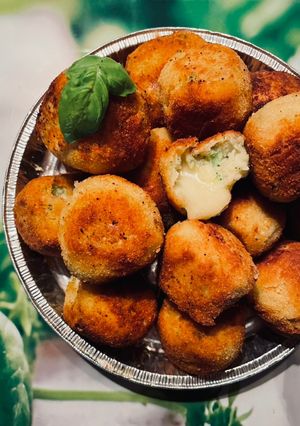 Une photo de Boulettes de pommes de terre, brocoli et comté