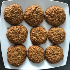 A picture of Oaty biscuits.