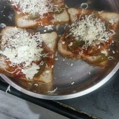 A picture of Bread pizza.