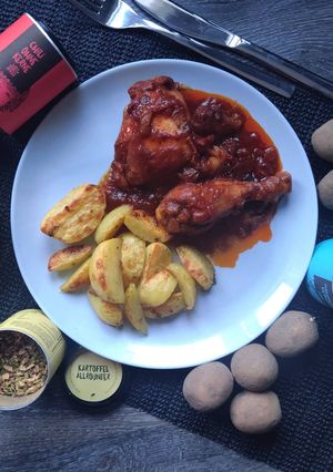 Hähnchenkeulen in Tomaten-Balsamico-Sauce mit Kartoffelspalten Rezepthauptbild