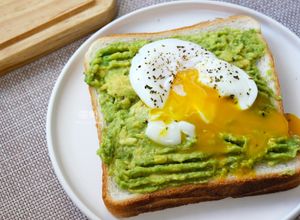牛油果(酪梨)水波蛋吐司 Avocado Toast with Poached Egg 的食譜成品照片