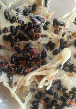 Foto resep Rempeyek pedas kacang hitam kriukk