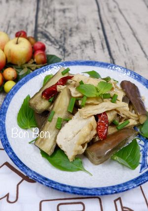 Hình của món Cà Tím Xào Lá Quế Chay.