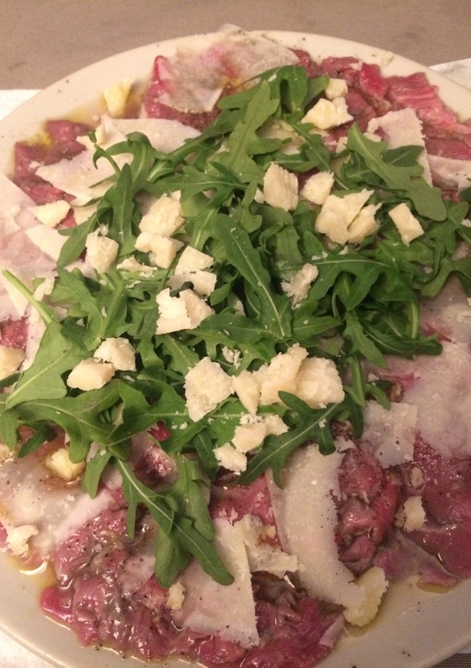 Una foto de Carpaccio de solomillo de ternera