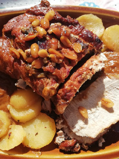 Una foto de Lomo asado con salsa de Pedro Ximénez y cacahuetes
