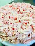 Torta de panetela cubana de vainilla bañada en tres leches con buttercream de merengue italiano