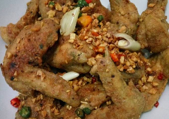 Resep Ayam Tepung Cabai Garam oleh Yunni Nurchasanah - Cookpad