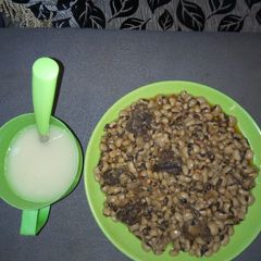 A picture of Beans porridge with garri.