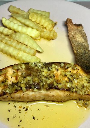 Foto resep Salmon steak crispy skin with lemon butter sauce
