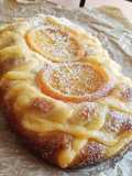 Coca Sant Joan 2026 v1: Brioche relleno de cabello de ángel con crema y naranja confitada