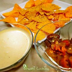 A picture of Nachos cheese sauce.