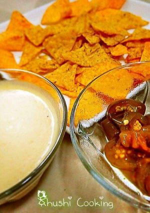 A picture of Nachos cheese sauce.