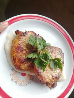 Una foto de Lomo de cerdo a la naranja con bechamel