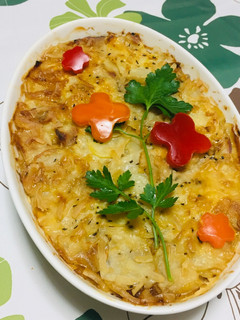 Una foto de Pastel de Papas 🥔 Con Cebolla 🧅Caramelizada 👌 Al Horno 🌼 Pe