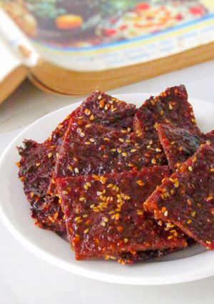 Hình của món Thịt heo khô tẩm caramel.